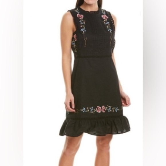 Stellah Dresses & Skirts - Stellah Embroidered Placement & Lace Black Dress Size Large